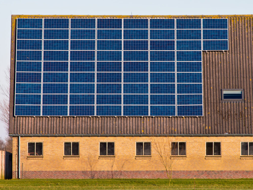 Photovoltaikanlage auf gepachteter Dachfläche – Passives Einkommen durch nachhaltige Solarenergie